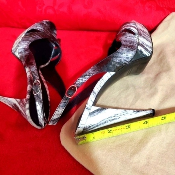 Sergio Rossi Peep Zebra Toes Heels 38 Made in Italy Dust Bag Included EUC - Picture 7 of 9
